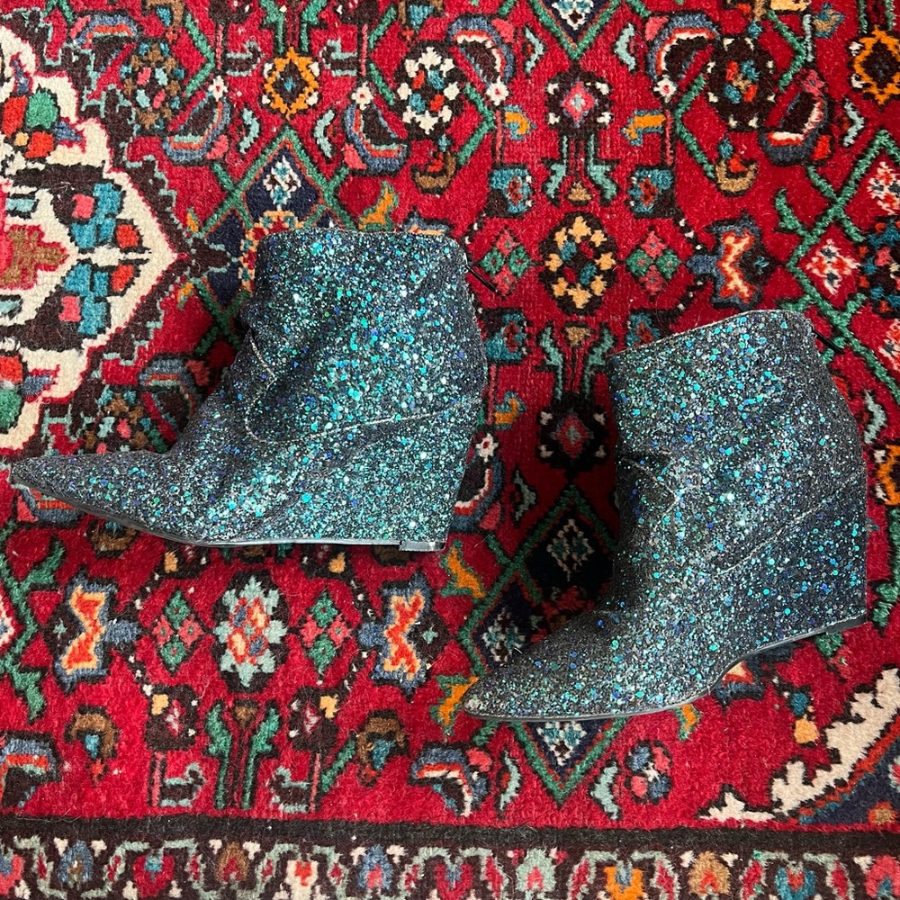 Michael Antonio  Super sparkle, Super wearable wedge.